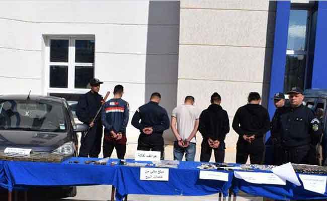 الإطاحة بعصابة تحترف النصب و الإحتيال في متليلي بغرداية