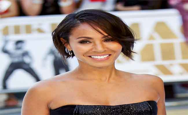 زوجة ويل سميث تقود فيلم” ريد زون” على منصة “نتفليكس” وموعد العرض في 2021…