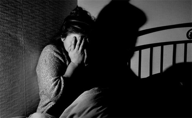 هذه العلامات تشير الى خوف المراهق من الظلام…