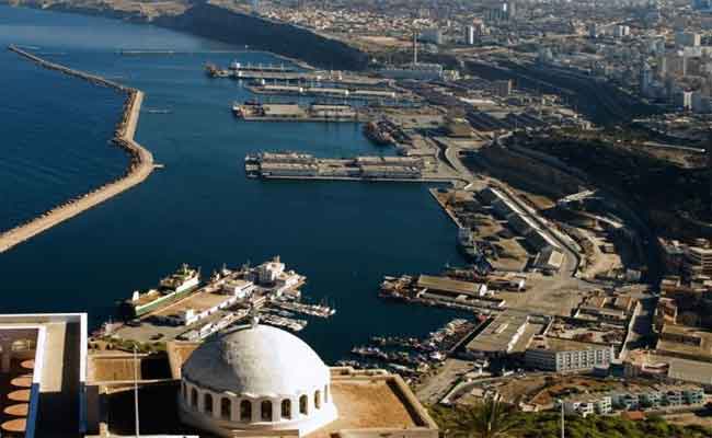 مداهمة مطعم فاخر بوهران و توقيف قرابة 50 شخصا لعدم احترام إجراءات الحجر الصحي