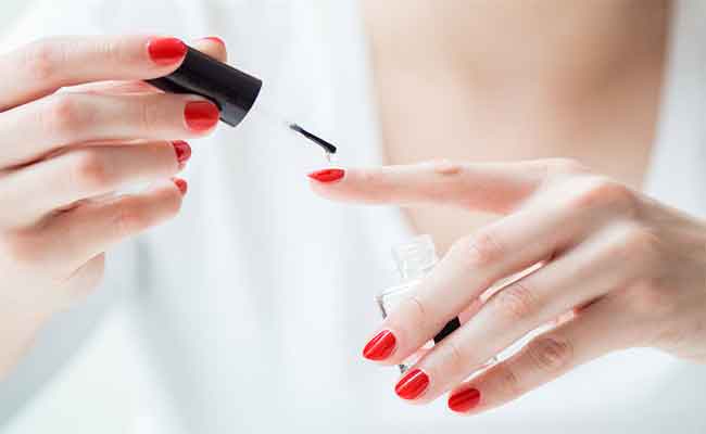 هل تعرفين أنّ للأسيتون أضرار على أظافرك؟…