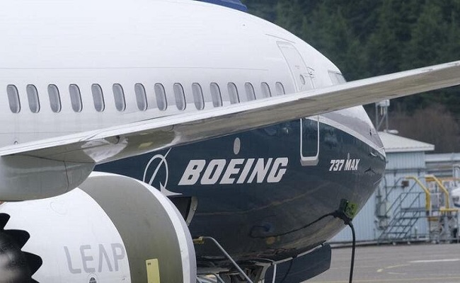 أميركان إيرلاينز تقلع أول رحلة تجارية لطائرة بوينغ 737 ماكس...