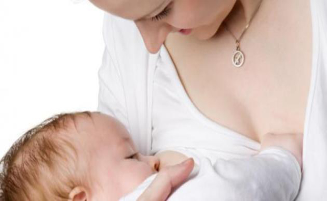 مكونات حليب الأم قيّمة…فإحرصي على حصول طفلك عليها!
