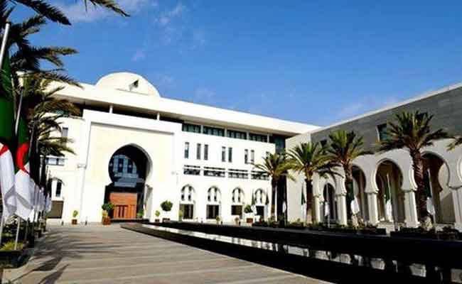 إدانة جزائرية للتفجيرين الارهابيين اللذين استهدفا سوقا شعبيا في بغداد