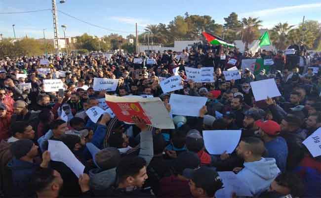 احتجاجات عارمة للمواطنين و مطالب برحيل المنتخبين و والي الأغواط