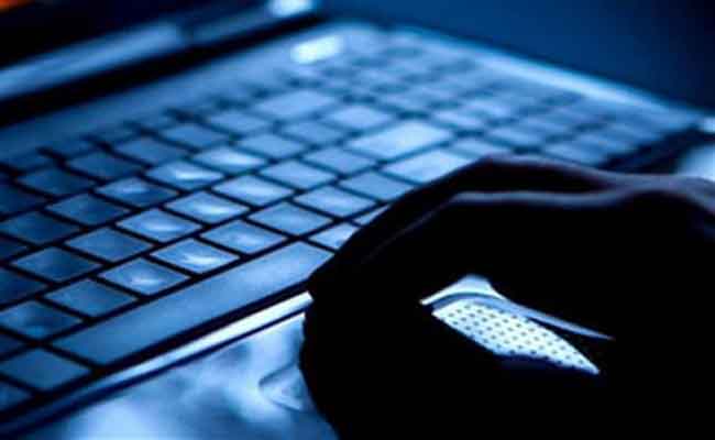 الإطاحة بشبكة إجرامية تحترف النصب و الاحتيال عبر الفايسبوك ببومرداس