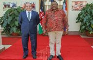 الرئيس الكيني يستقبل وزير الخارجية بوقدوم بنيروبي