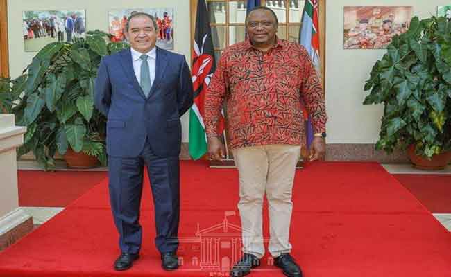الرئيس الكيني يستقبل وزير الخارجية بوقدوم بنيروبي