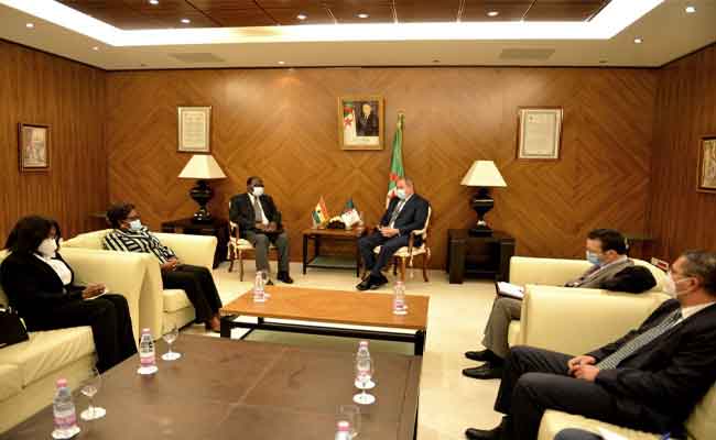 استقبال بوقادوم للمبعوث الخاص لرئيس جمهورية غانا