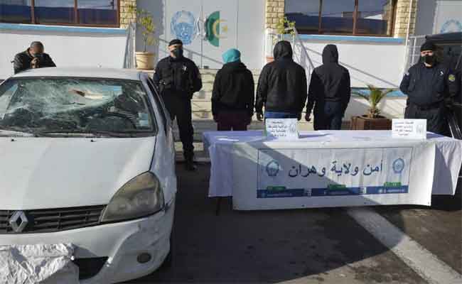 أمن وهران يطيح بعصابة إجرامية تورطت في تحطيم سيارة بالسيوف مع التهديد