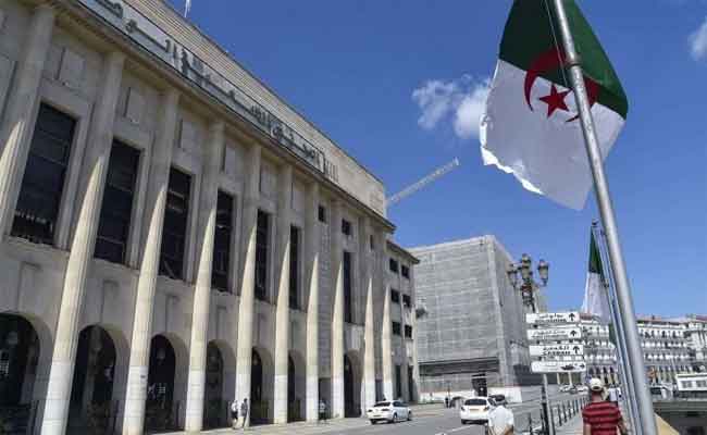 مجلس الأمة يتمنى عودة ميمونة للرئيس تبون بعد نجاح العملية الجراحية