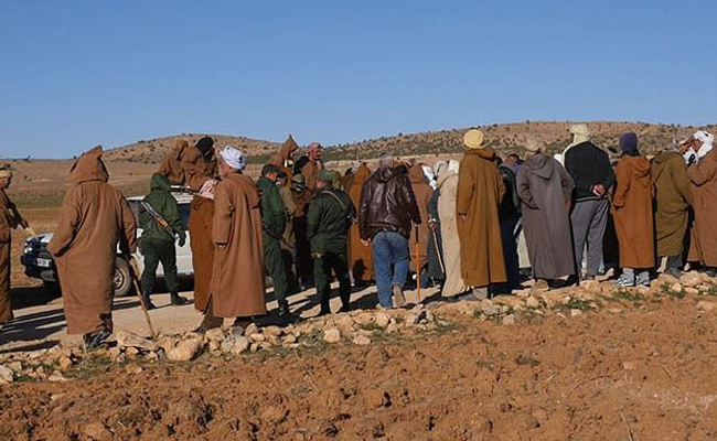 نزاع مسلح حول قطعة أرضية ينتهي بمقتل قاصر و إصابة 16 آخرين بتيارات