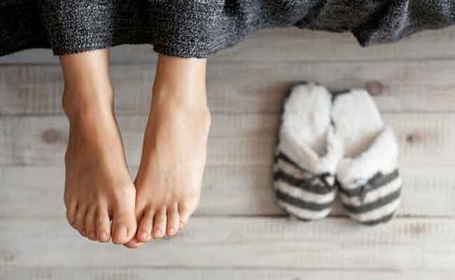 ما هي الحالات الصحيّة التي يمكن أن تسبّب لكم برودة القدمين؟…