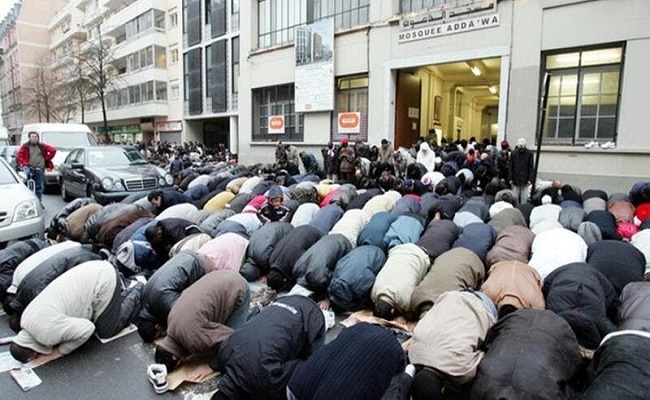 مشروع قانون يستهدف المسلمين في فرنسا