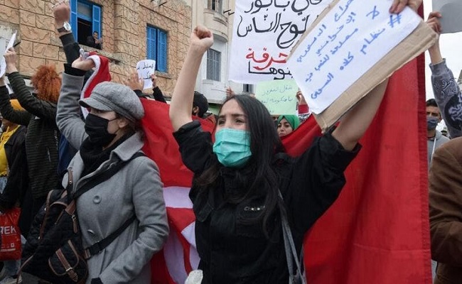 إصابات خلال مواجهات بين قوات الأمن ومحتجين في تونس