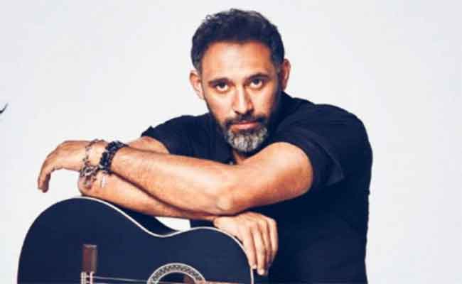 عمرو مصطفى يطرح “وسنيني” بعد تفرغه للغناء…