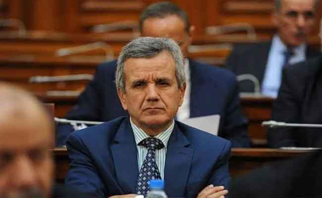 وزير الصحة لم يتلقى اللقاح بعد و يؤكد أن اللقاح “أمر عادي وغير مخيف”