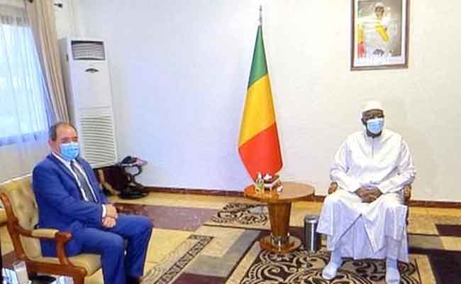 بوقدوم يحط الرحال بباماكو و يستقبله الرئيس المالي…