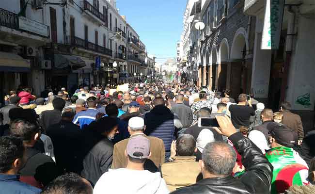 الحراك الشعبي يستأنف حركتيه على وقع الاعتقالات