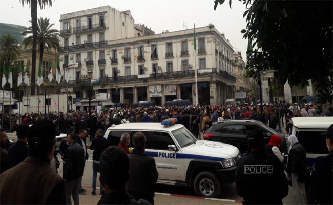 الحراك الشعبي يعود في ذكراه الثانية في مسيرات حاشدة طالبت بالتغيير الجذري
