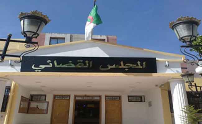 ملفات الفساد : الحكم بعام  حبا في حق محافظ الأفلان السابق لقسنطينة