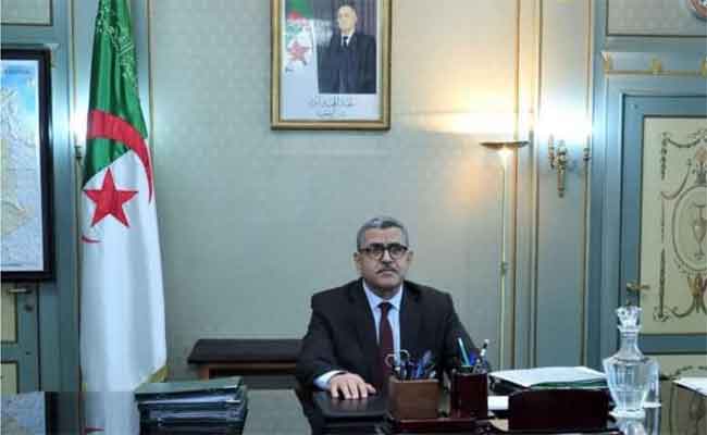 جراد يترأس اجتماعا للحكومة لتدارس مشاريع مراسيم تنفيذية تخص قطاعات الـمالية والطاقة والسكن