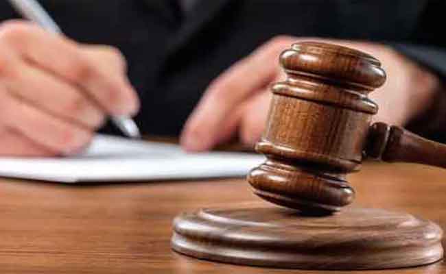 محاكمة جزائري قتل ابنه الطفل بباريس