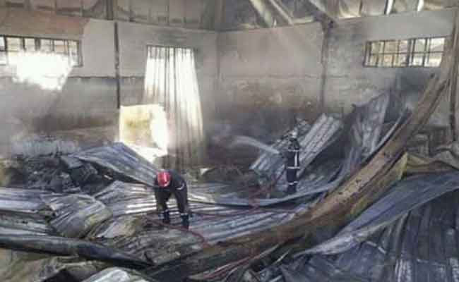 النيران تلتهم مصنعا لإنتاج وتسويق الزرابي في تبسة