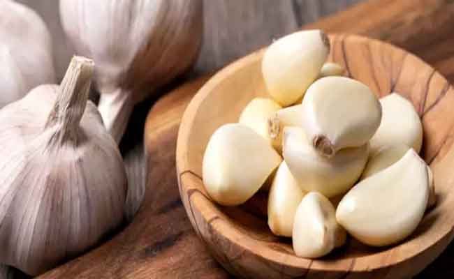 الى جانب فوائد الثوم الصحية العديدة…هل يقي من فيروس كورونا؟