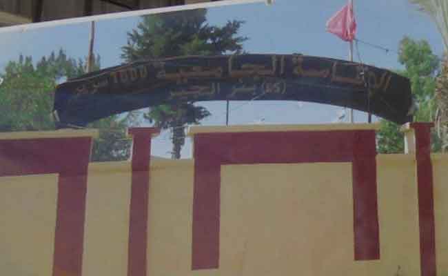 وفاة طالب صدمته سيارة بعد أن كان هاربا من عصابة و الطلبة يحتجون