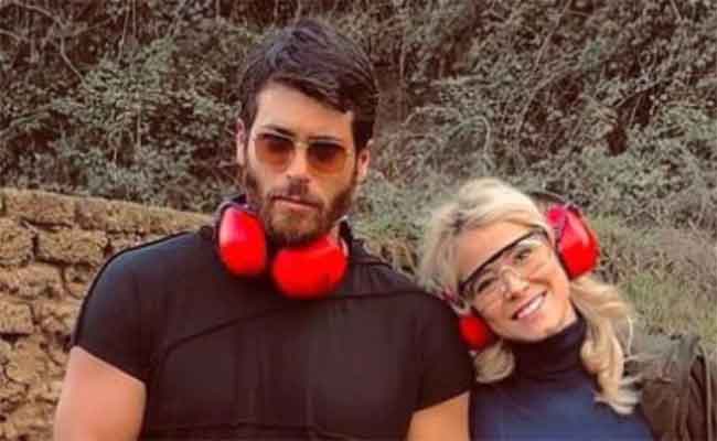 جان يامان يستعد لدخول القفص الذهبي بعرض زواج رومانسي وخاتم خطوبة..والعروس مذيعة ايطالية شهيرة…