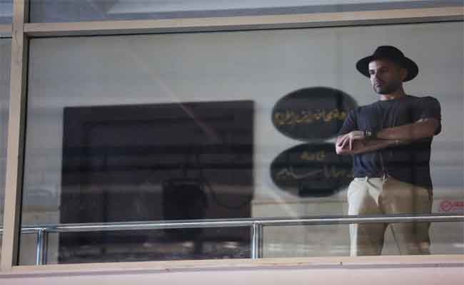 “أبو”صاحب “3 دقات” يغازل جمهوره ب” 1000 احتمال”…