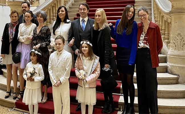 كاتبة جزائرية تتزوج حفيد الامبراطور نابليون بونابرت و تحصل على لقب “أميرة” في” أسرة ميورا الملكية”…