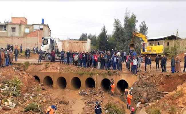 ضحايا فيضانات واد مكناسة يصل إلى 7 أشخاص و استمرار البحث عن مفقودين