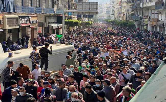 الجمعة 107 من الحراك الشعبي تحت شعار “ما تخوفوناش بالجنسية أحنا ربتنا الوطنية “