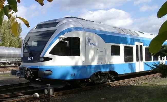 عمال النقل بالسكك الحديدية يضربون عن العمل