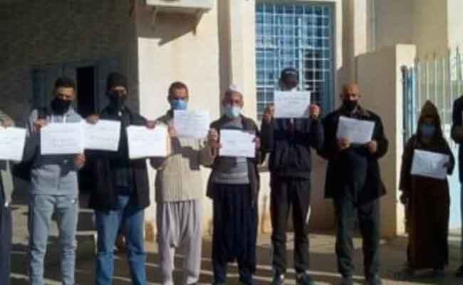 احتجاج المواطنين على اختلاط مياه الحنفيات بمياه الصرف الصحي بعين وسارة