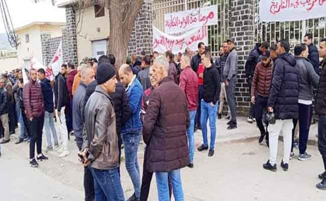 احتجاج المواطنين بالبرواقية للمطالبة بتوزيع السكنات الاجتماعية