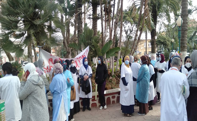 ظروف العمل تدفع ممرضي مستشفى نفيسة حمود للإحتجاج