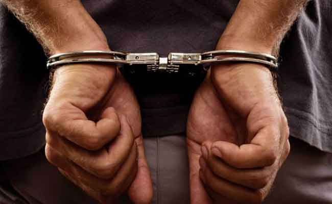 الإطاحة بشخصين يحترفان سرقة النساء تحت التهديد بغليزان