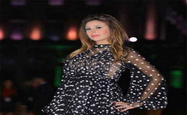 جنات تغني مغربي في “سوق دلالة” برمضان…