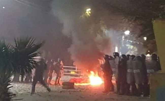 مواجهات بين محتجين على السكن و عناصر من الشرطة بقصر الشلالة بتيارات