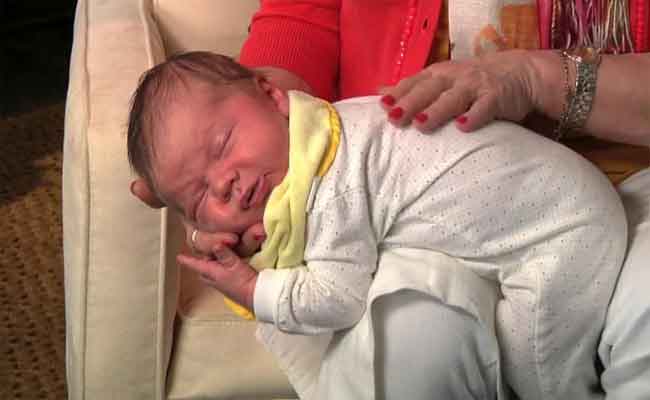 كيف يمكن اخراج الغازات من بطن الرضيع؟