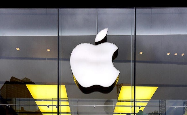 شركة Apple تعيد فتح جميع متاجرها في أميركا...