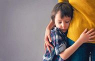 ما الذي يمكن ان يزيد من القلق عند طفلكم؟