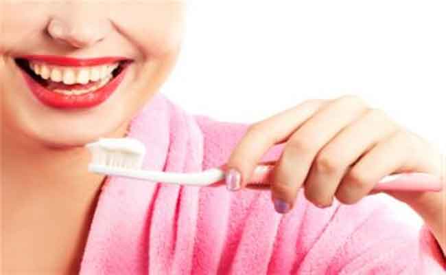 كيف تحافظين على سلامة اسنانكِ وتعتنين بها خلال الحمل؟