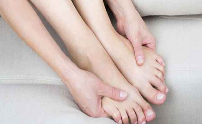 هل برودة القدمين خلال الحمل أمر يدعو للقلق؟