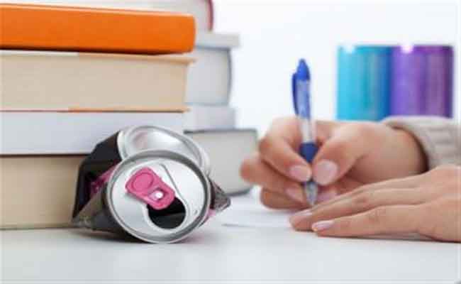 هل تتناولون المنبّهات خلال الامتحانات؟ إليكم أضرارها على الصحّة