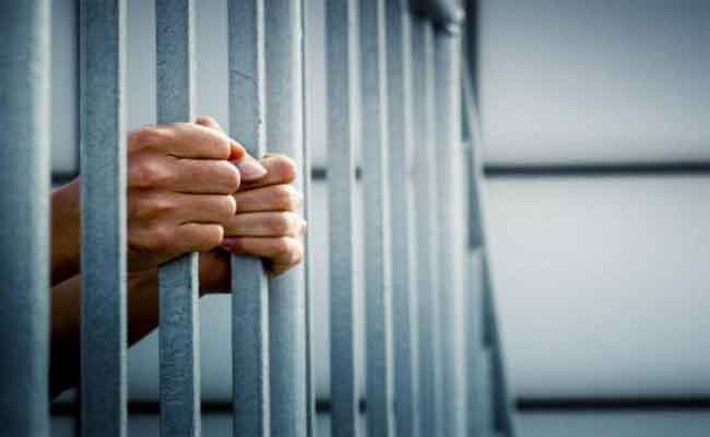 حبس معلم تحرش بتلميذات في لغروسببسكرة