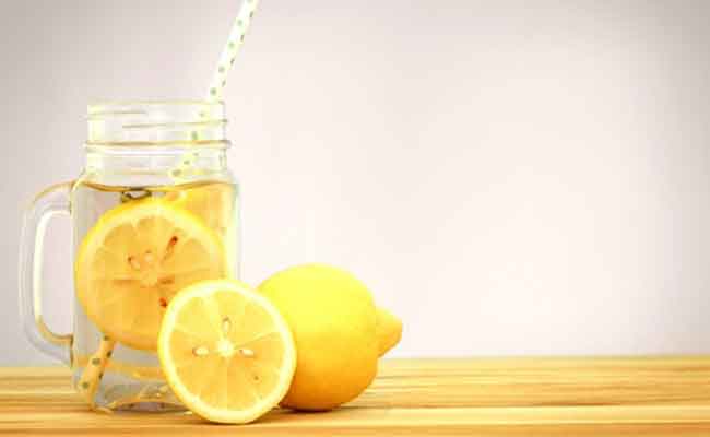 هل شرب الماء والليمون يساعد فعلاً في خسارة الوزن؟
